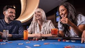 Tampilan fitur Lightning dengan perkalian pembayaran pada meja roulette